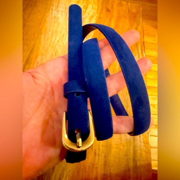 Elegant Blue Suede Like Belt with Gold Buckle
Full Length 41
Width 1/2 inch - Picture 1 of 6